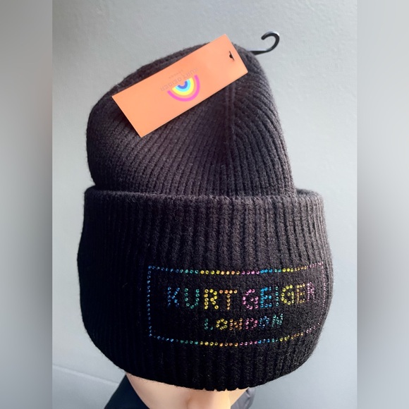 Kurt Geiger Women Black Beanie.
NWT - Picture 13 of 17